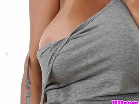 Voluptuous girlfriend gives a steamy blowjob in HD
